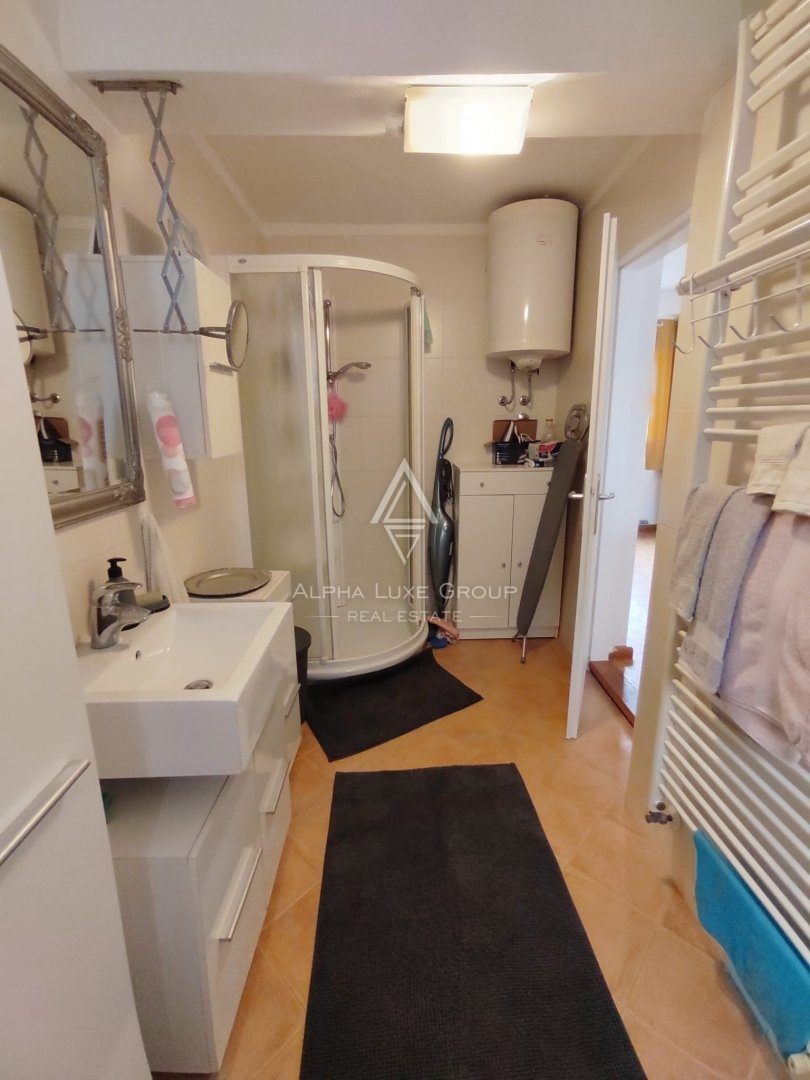 Elegante casa indipendente con due unità a Poreč
