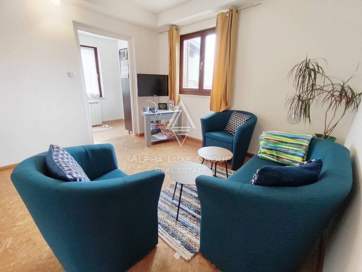 Elegante casa indipendente con due unità a Poreč