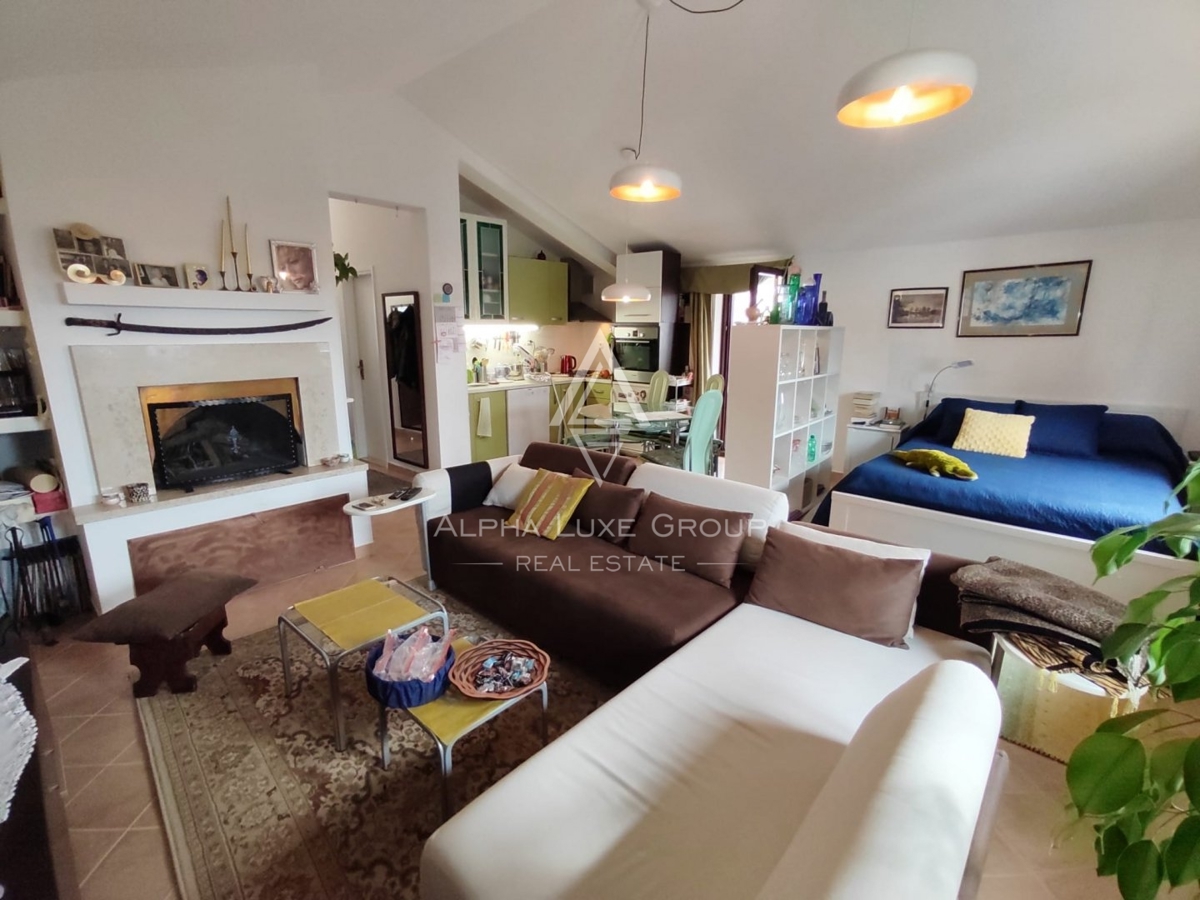 Elegante casa indipendente con due unità a Poreč