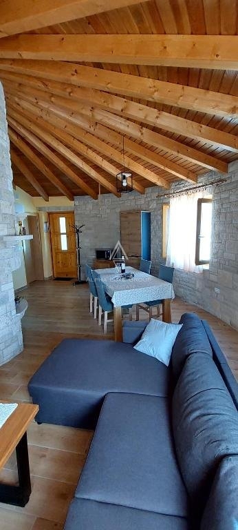 Pula e Dintorni: Incantevoli case tradizionali in pietra con piscina