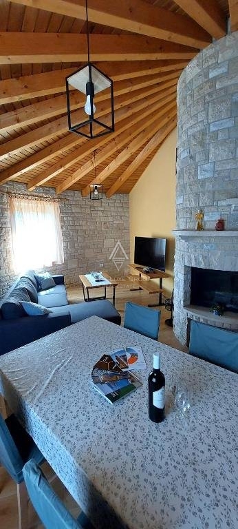 Pula e Dintorni: Incantevoli case tradizionali in pietra con piscina