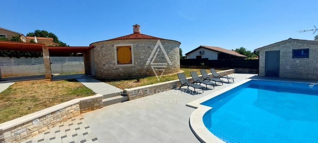 Pula e Dintorni: Incantevoli case tradizionali in pietra con piscina