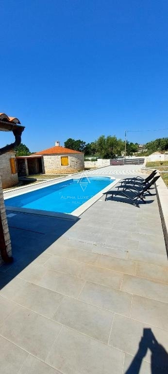 Pula e Dintorni: Incantevoli case tradizionali in pietra con piscina