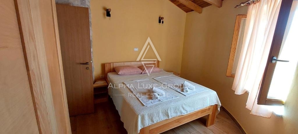 Pula e Dintorni: Incantevoli case tradizionali in pietra con piscina