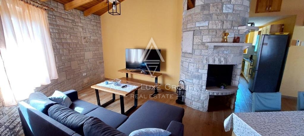 Pula e Dintorni: Incantevoli case tradizionali in pietra con piscina