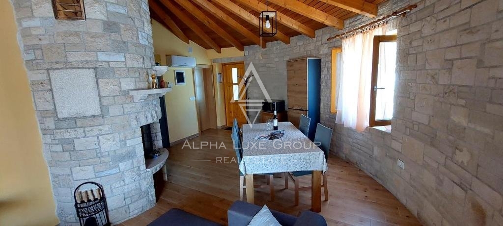 Pula e Dintorni: Incantevoli case tradizionali in pietra con piscina