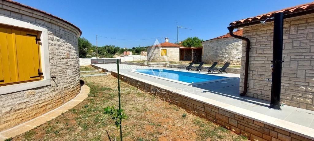 Pula e Dintorni: Incantevoli case tradizionali in pietra con piscina