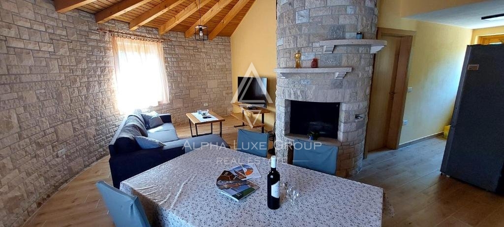 Pula e Dintorni: Incantevoli case tradizionali in pietra con piscina