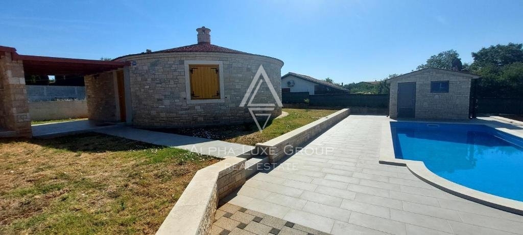 Pula e Dintorni: Incantevoli case tradizionali in pietra con piscina