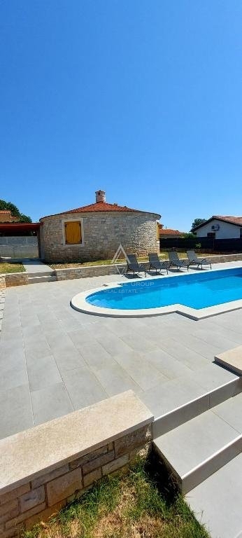 Pula e Dintorni: Incantevoli case tradizionali in pietra con piscina