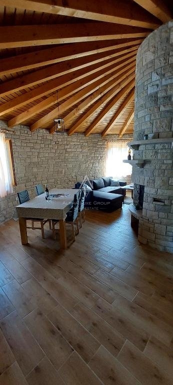 Pula e Dintorni: Incantevoli case tradizionali in pietra con piscina