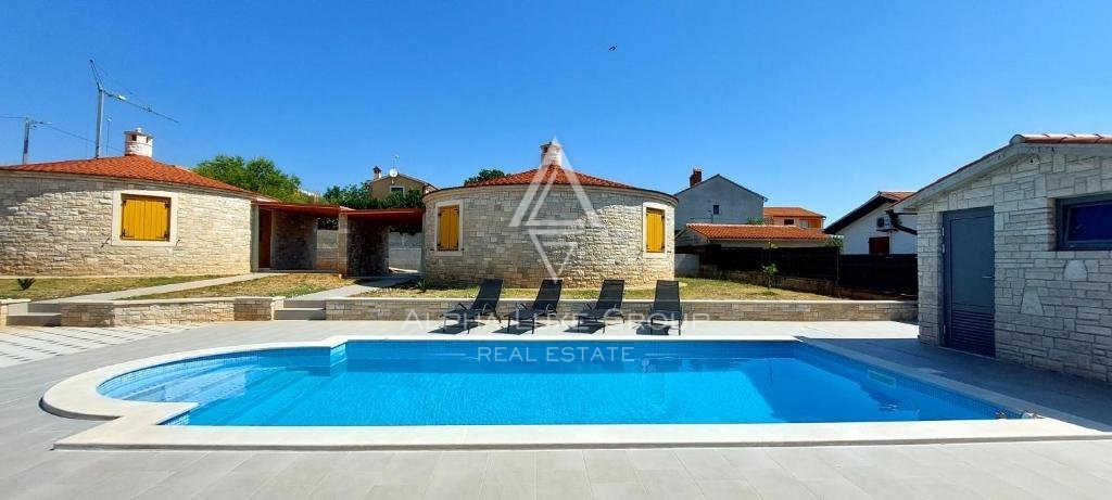 Pula e Dintorni: Incantevoli case tradizionali in pietra con piscina