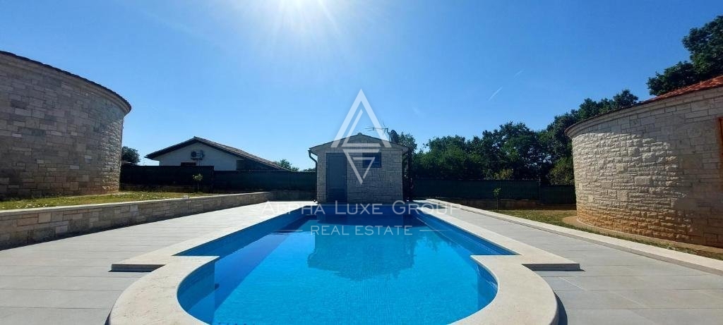 Pula e Dintorni: Incantevoli case tradizionali in pietra con piscina