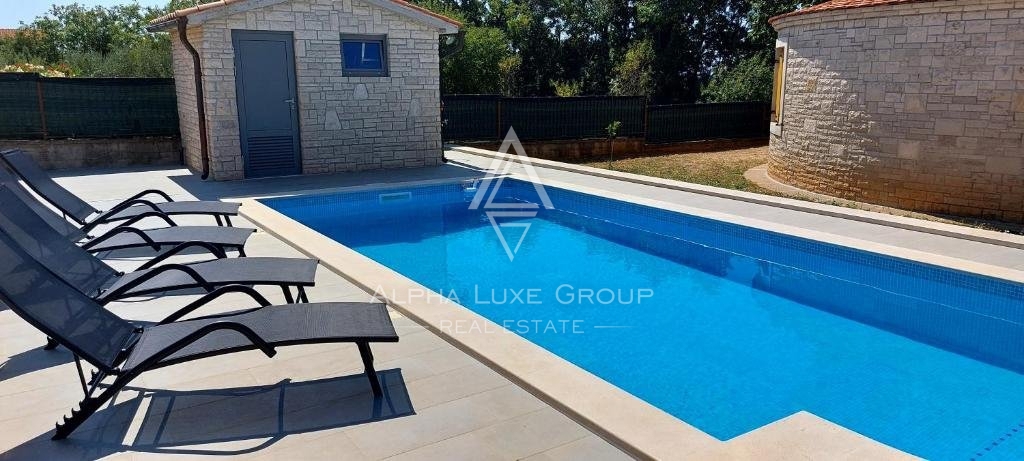 Pula e Dintorni: Incantevoli case tradizionali in pietra con piscina