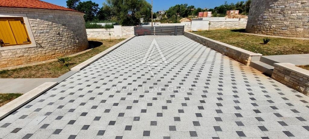 Pula e Dintorni: Incantevoli case tradizionali in pietra con piscina