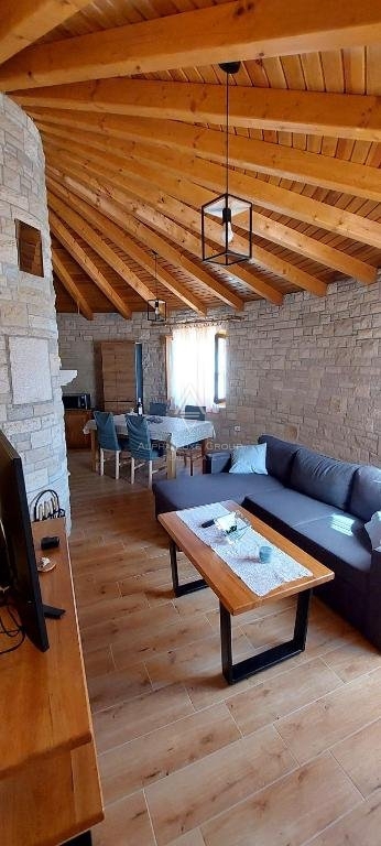 Pula e Dintorni: Incantevoli case tradizionali in pietra con piscina