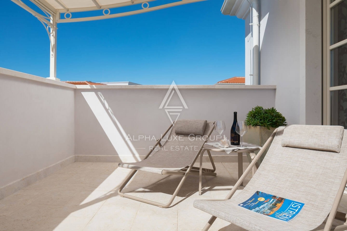 Villa di Lusso a Poreč: Un Rifugio di Eleganza con Vista Panoramica sul Mare