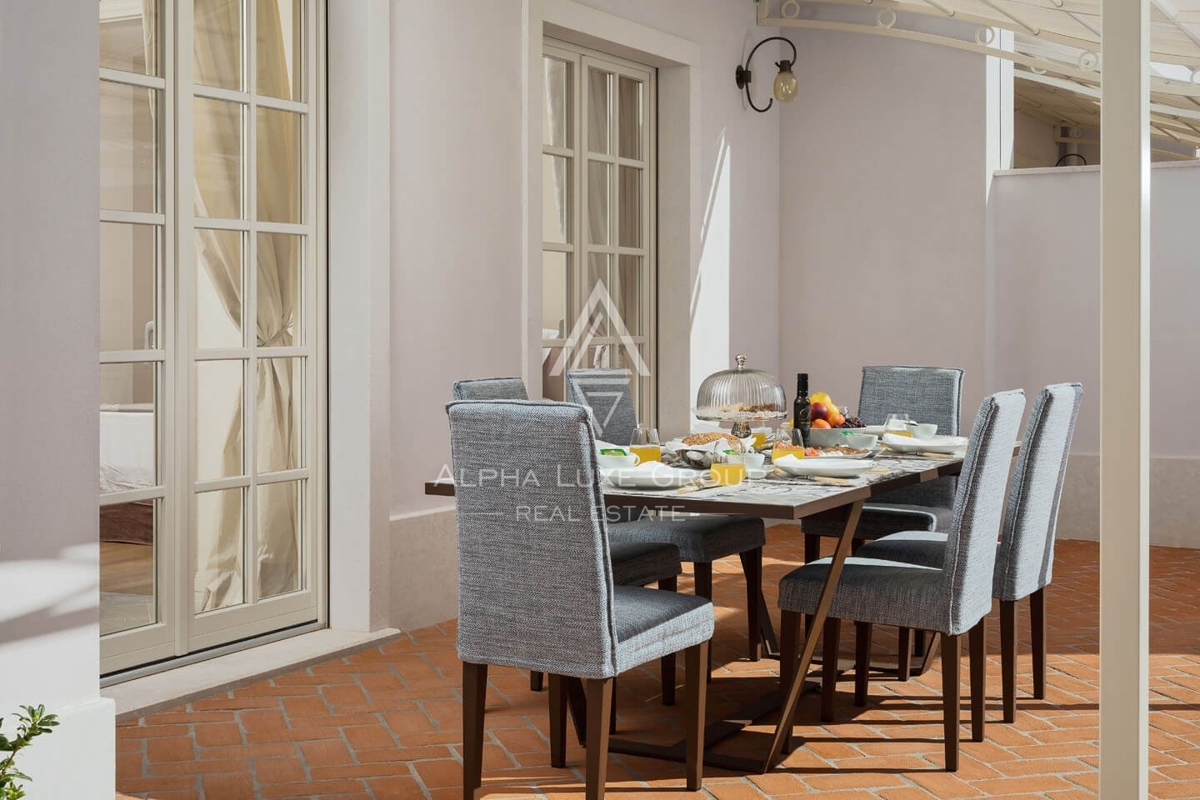 Villa di Lusso a Poreč: Un Rifugio di Eleganza con Vista Panoramica sul Mare