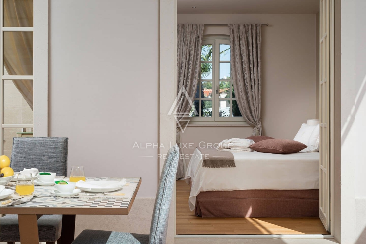 Villa di Lusso a Poreč: Un Rifugio di Eleganza con Vista Panoramica sul Mare