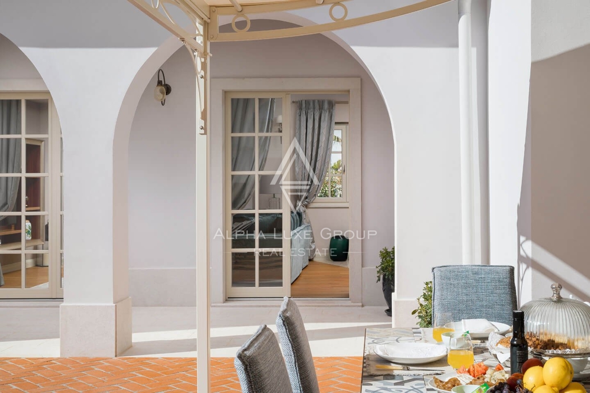 Villa di Lusso a Poreč: Un Rifugio di Eleganza con Vista Panoramica sul Mare