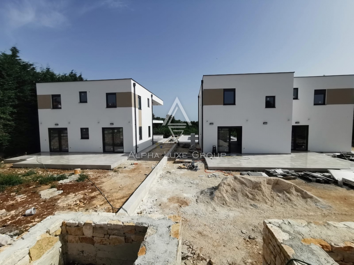 Svetvinčenat, Smoljanci - Nuova villa moderna con piscina in vendita