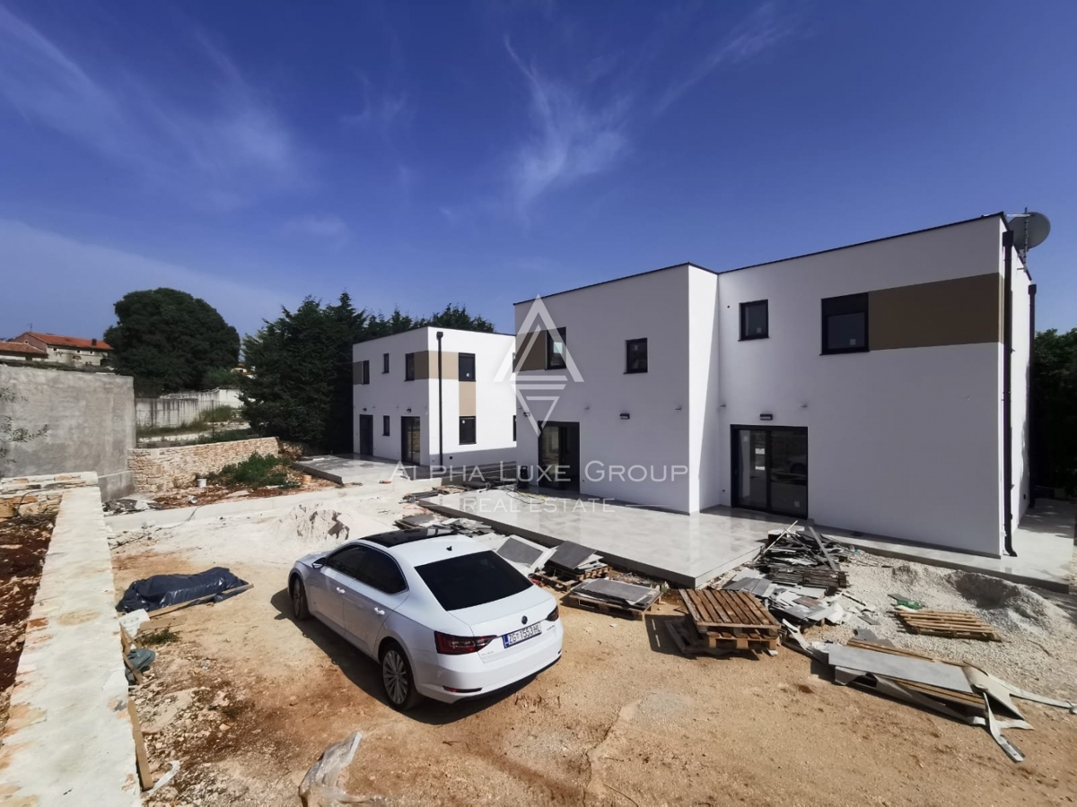 Svetvinčenat, Smoljanci - Nuova villa moderna con piscina in vendita