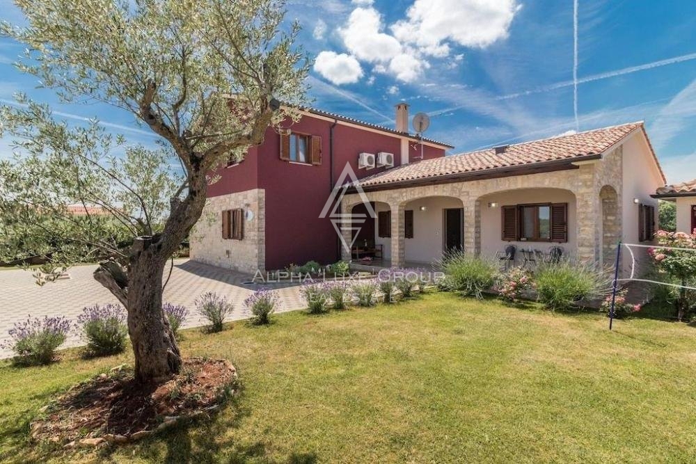 Spaziosa villa con piscina, Istria, Svetvinčenat