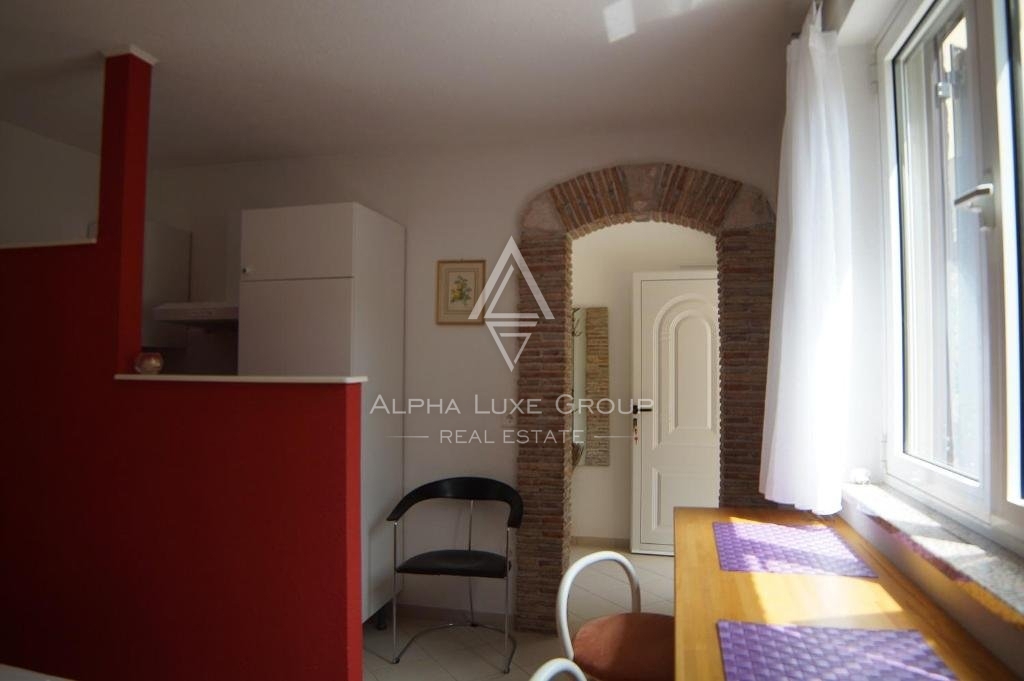 Casa con quattro appartamenti circondati da una natura bella, istria, medulina