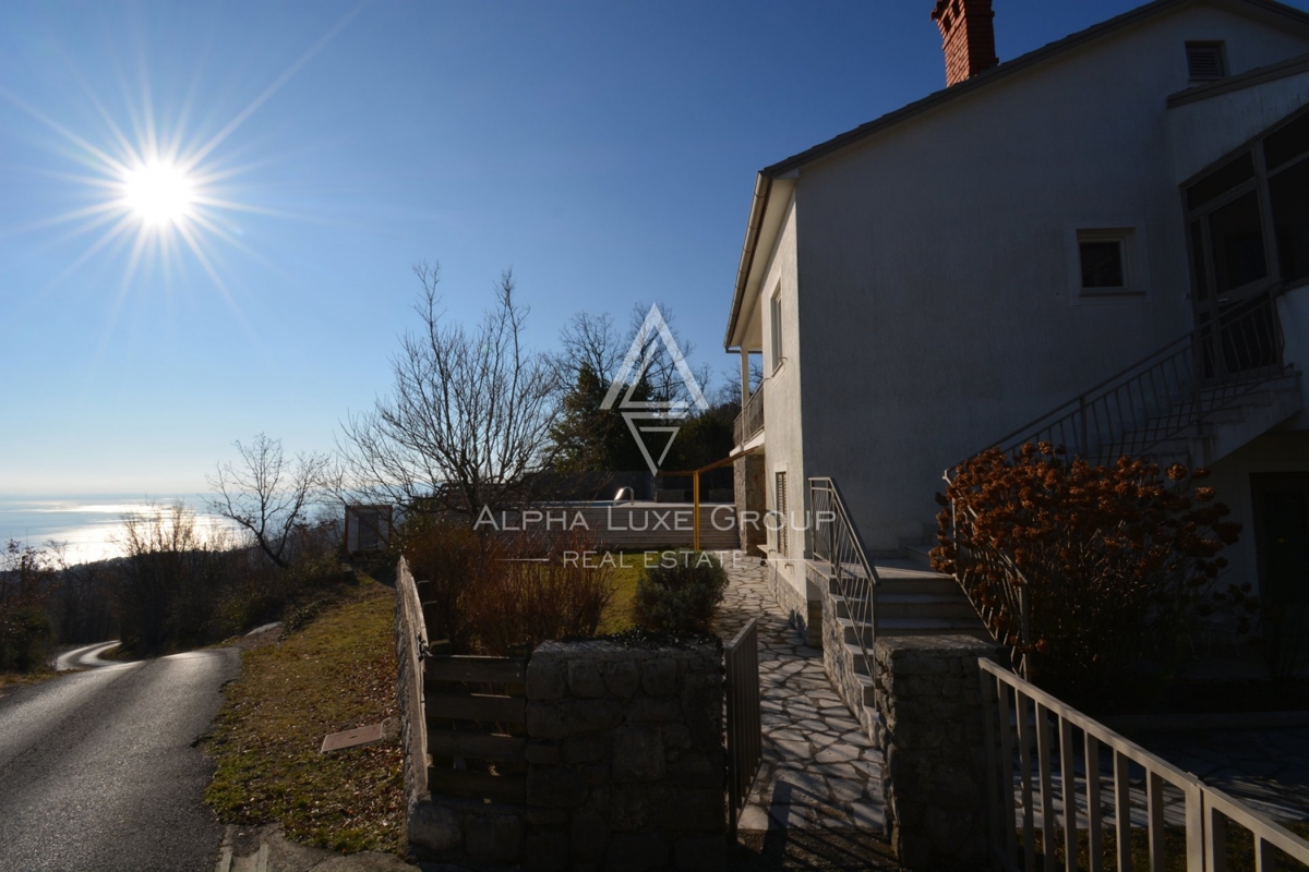 ALPHA LUXE GROUP in vendita, casa con vista panoramica sul mare e sulle isole, casa con due appartamenti, OPATIJA