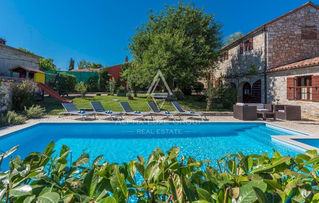 Villa istriana in pietra istraian con piscina, ampio giardino, Istria centrale, Žminj.