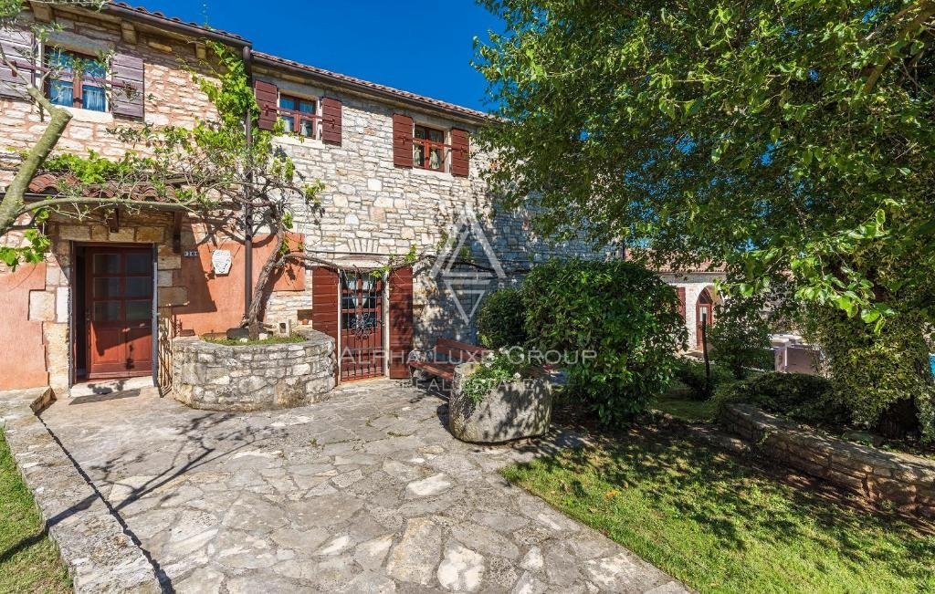 Villa istriana in pietra istraian con piscina, ampio giardino, Istria centrale, Žminj.