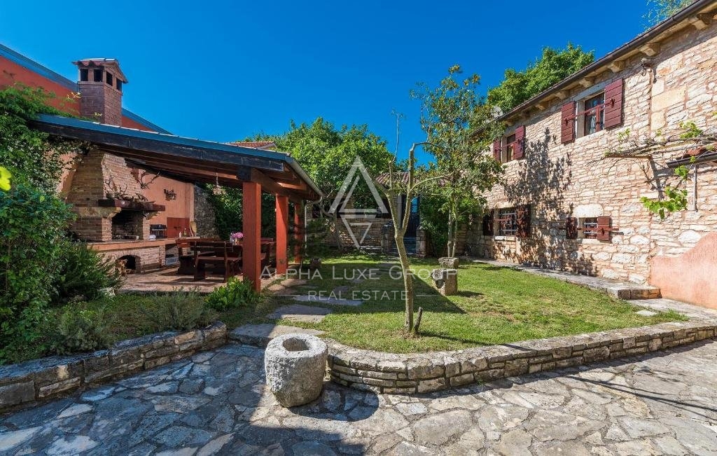 Villa istriana in pietra istraian con piscina, ampio giardino, Istria centrale, Žminj.