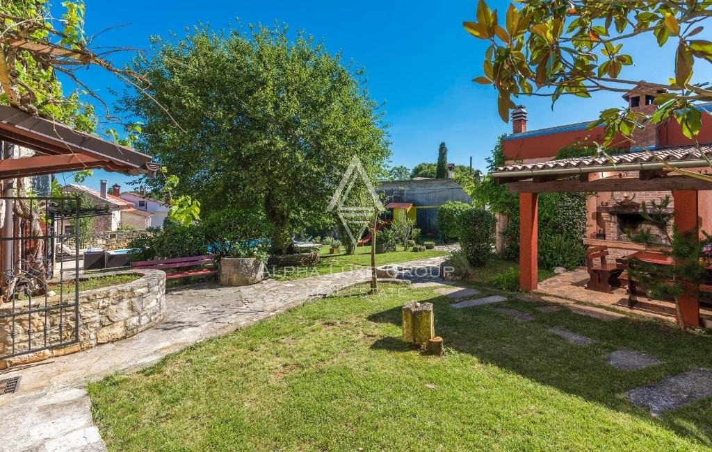 Villa istriana in pietra istraian con piscina, ampio giardino, Istria centrale, Žminj.