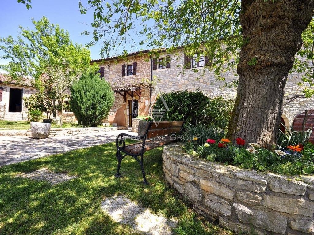 Villa istriana in pietra istraian con piscina, ampio giardino, Istria centrale, Žminj.