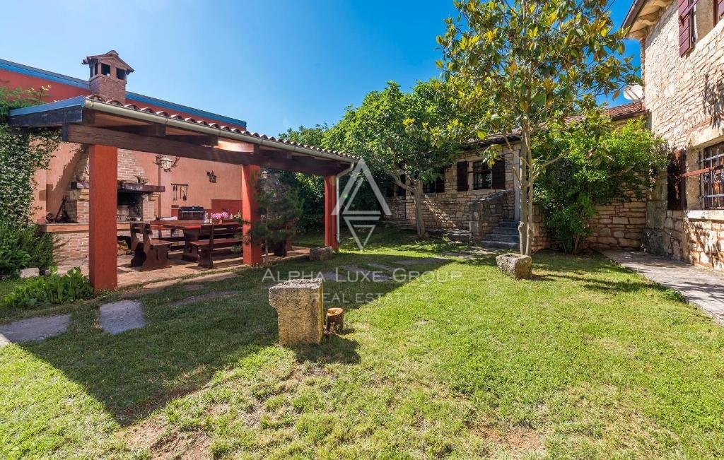 Villa istriana in pietra istraian con piscina, ampio giardino, Istria centrale, Žminj.