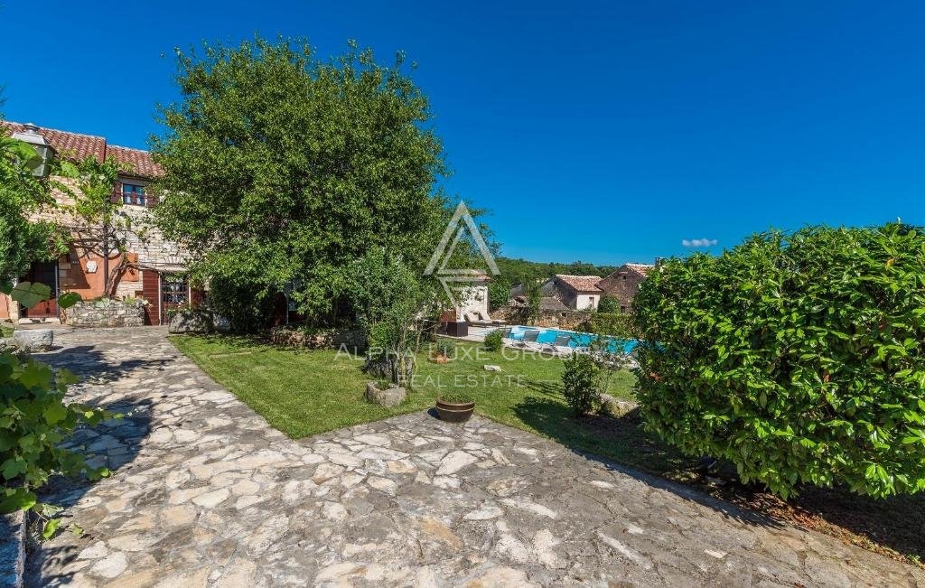 Villa istriana in pietra istraian con piscina, ampio giardino, Istria centrale, Žminj.