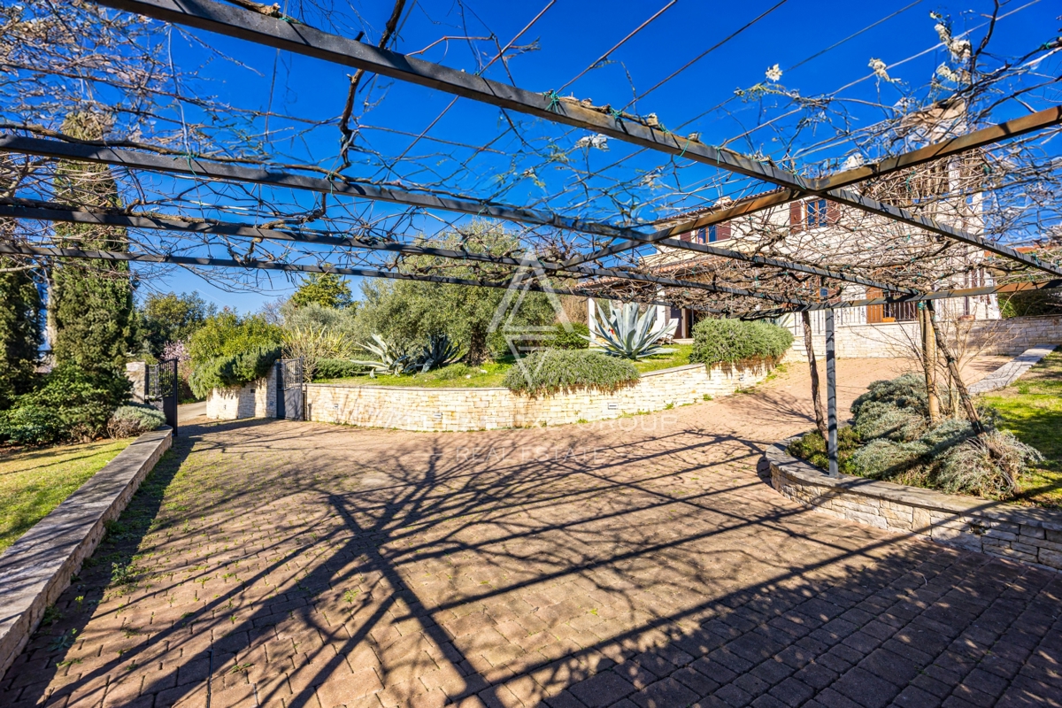 Brtonigla, Istria – Autentica villa in pietra con piscina