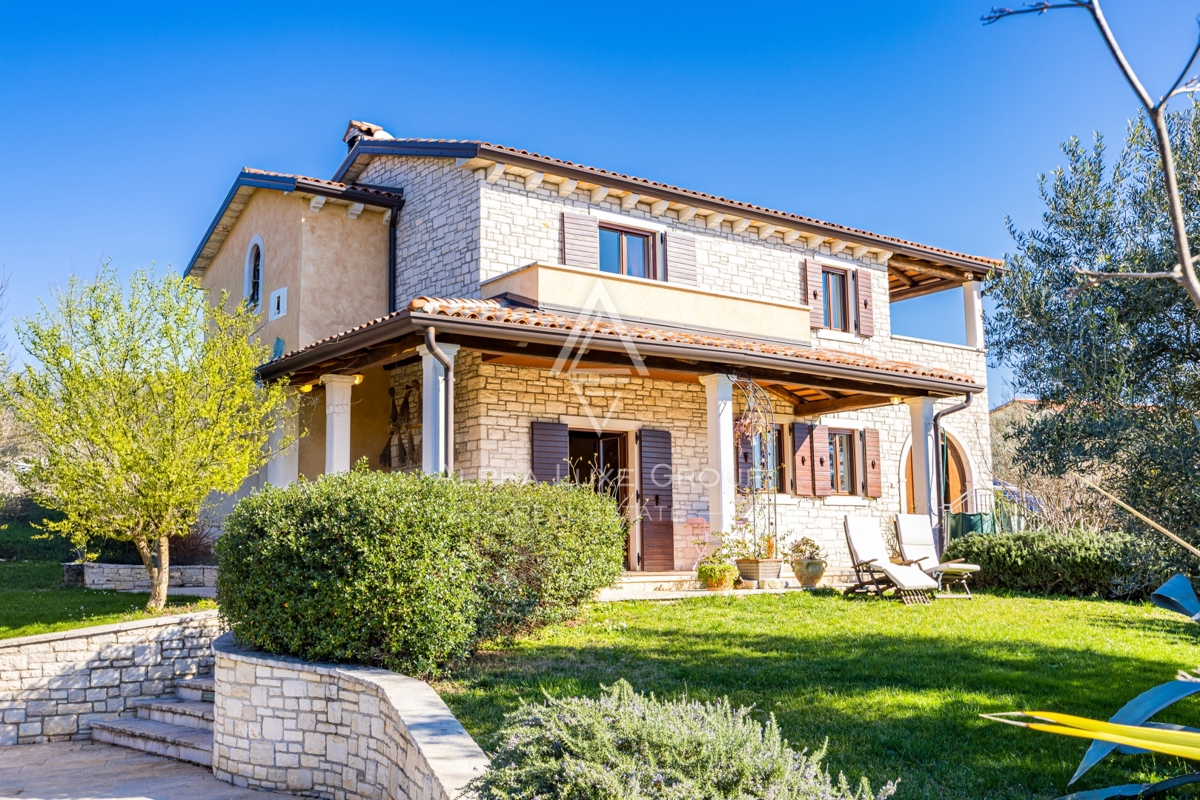 Brtonigla, Istria – Autentica villa in pietra con piscina