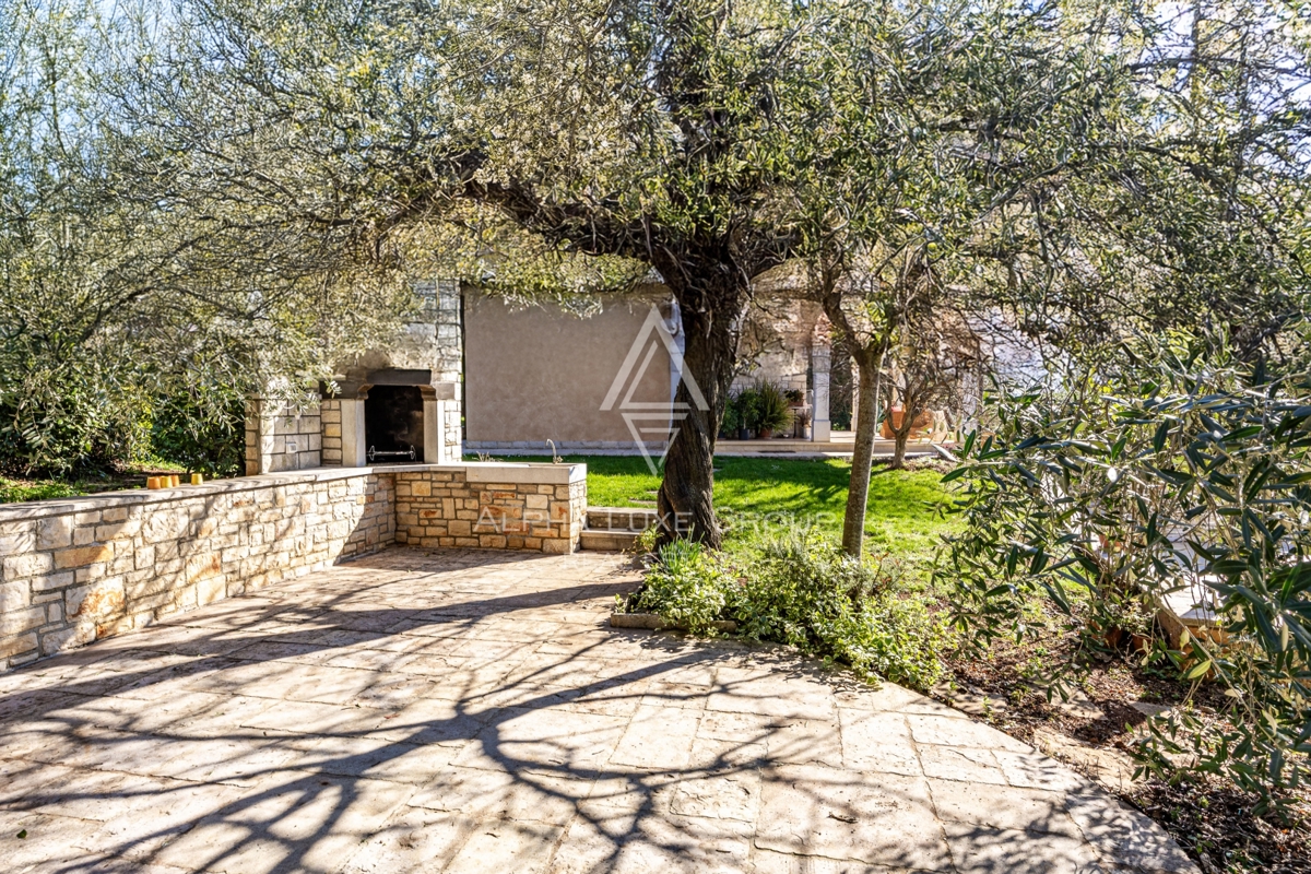 Brtonigla, Istria – Autentica villa in pietra con piscina