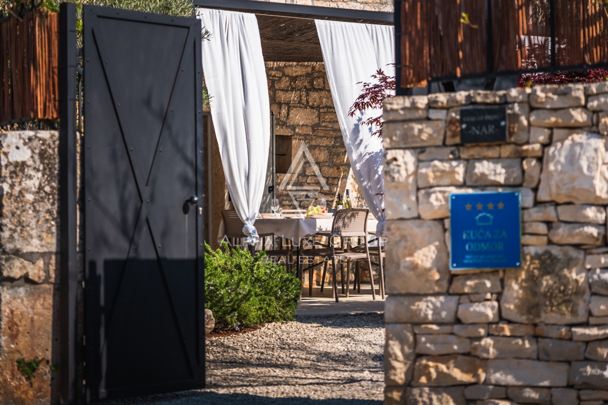 Kanfanar, Istria: Elegante villa in pietra ristrutt.