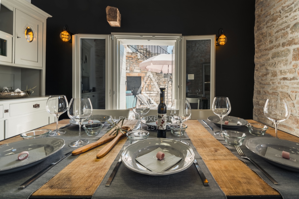 Kanfanar, Istria: Elegante villa in pietra ristrutt.