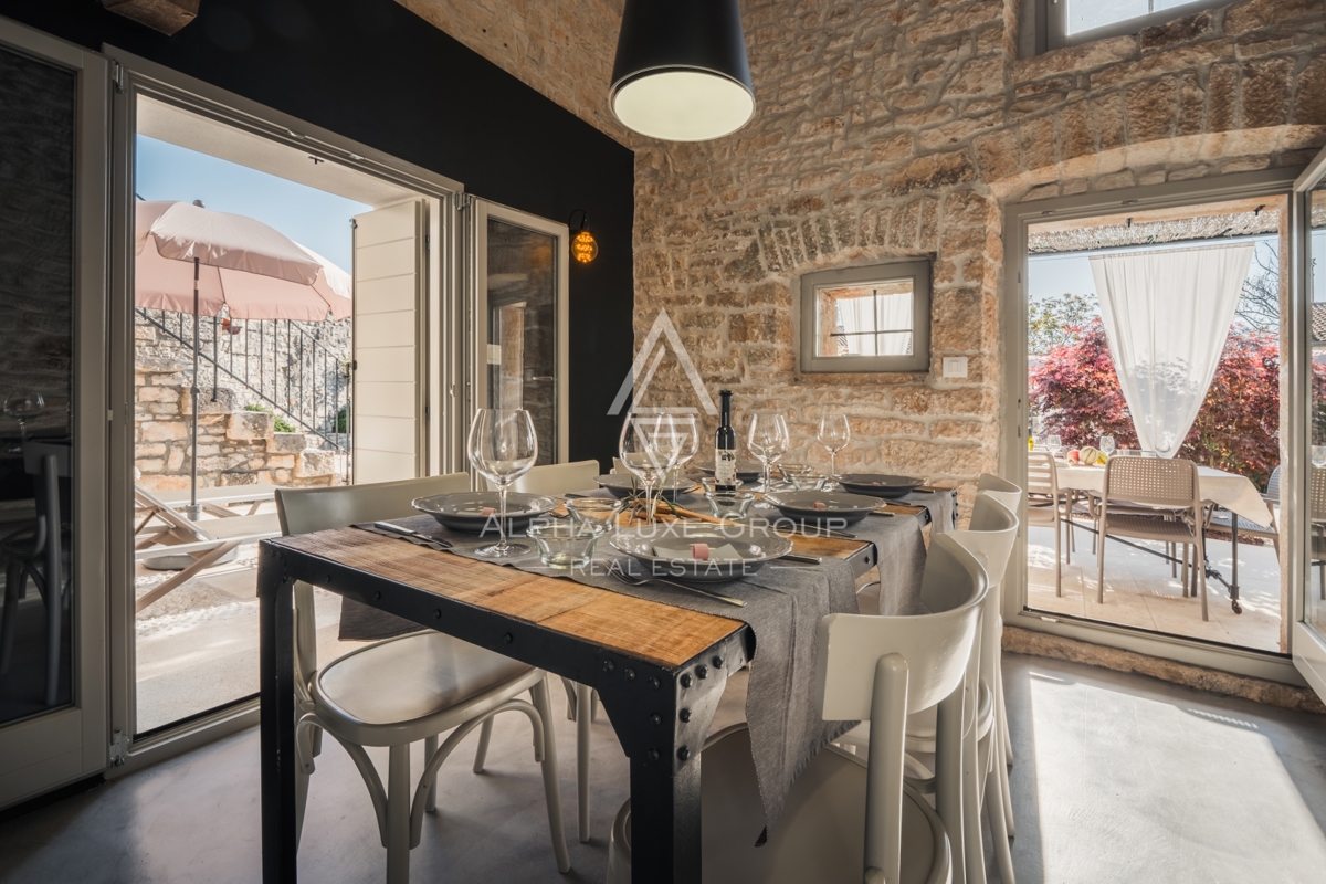 Kanfanar, Istria: Elegante villa in pietra ristrutt.