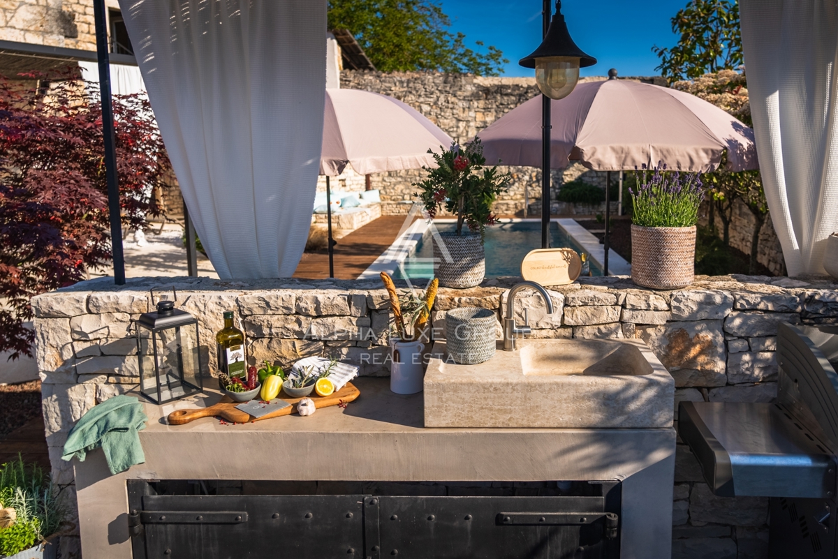 Kanfanar, Istria: Elegante villa in pietra ristrutt.