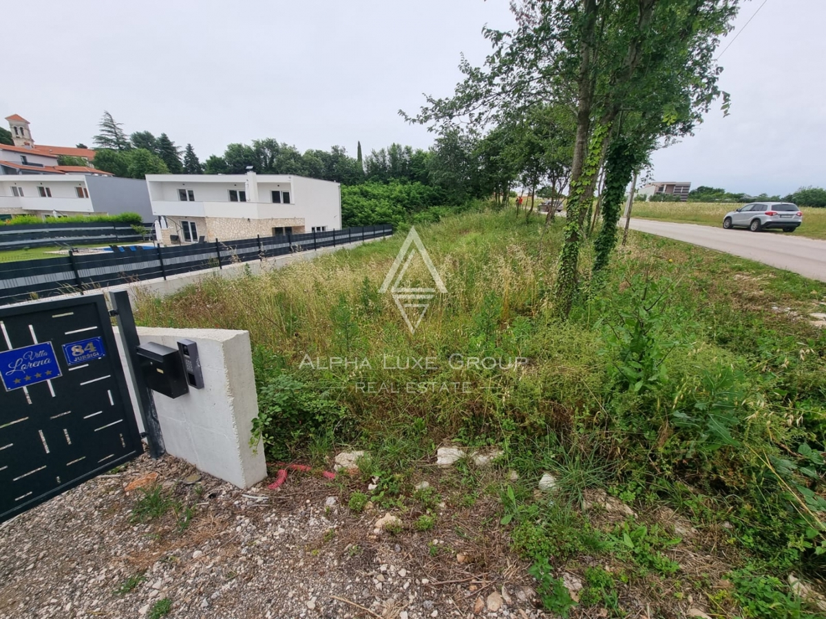 Terreno Juršići, Svetvinčenat, 693m2