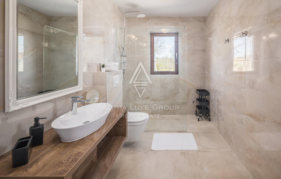 Istria, Poreč: Casa moderna con piscina e mare