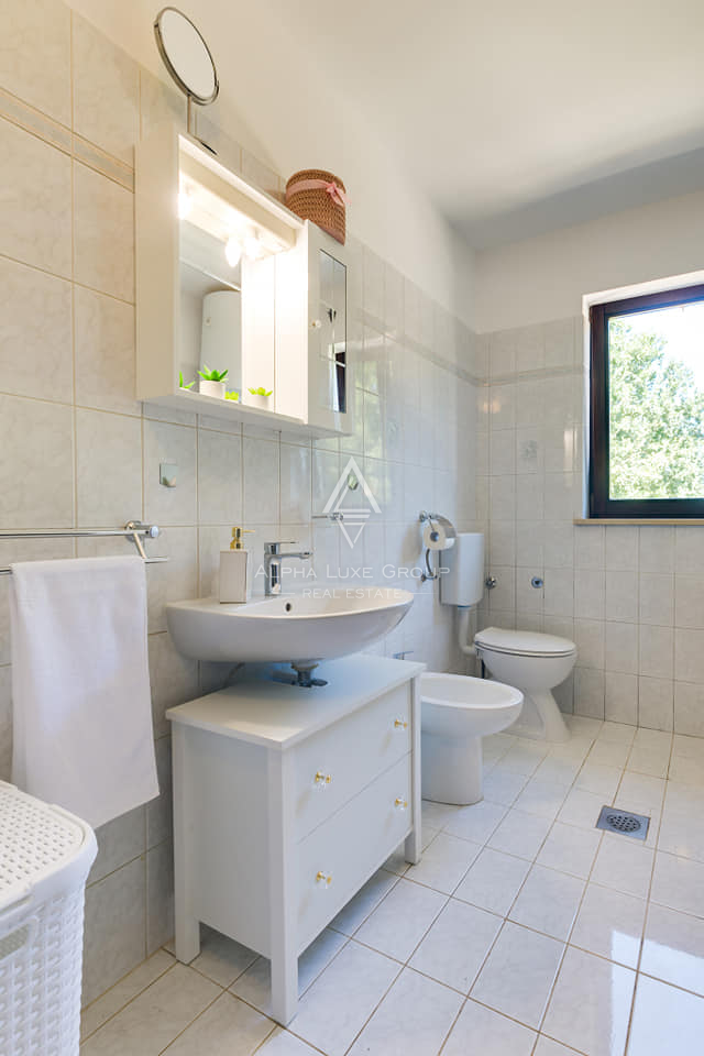 Istria, Poreč: Casa moderna con piscina e mare