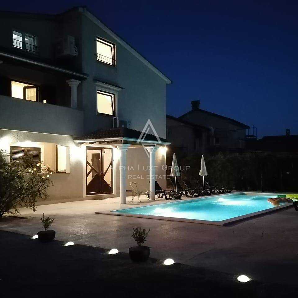 Istria, Poreč: Casa moderna con piscina e mare