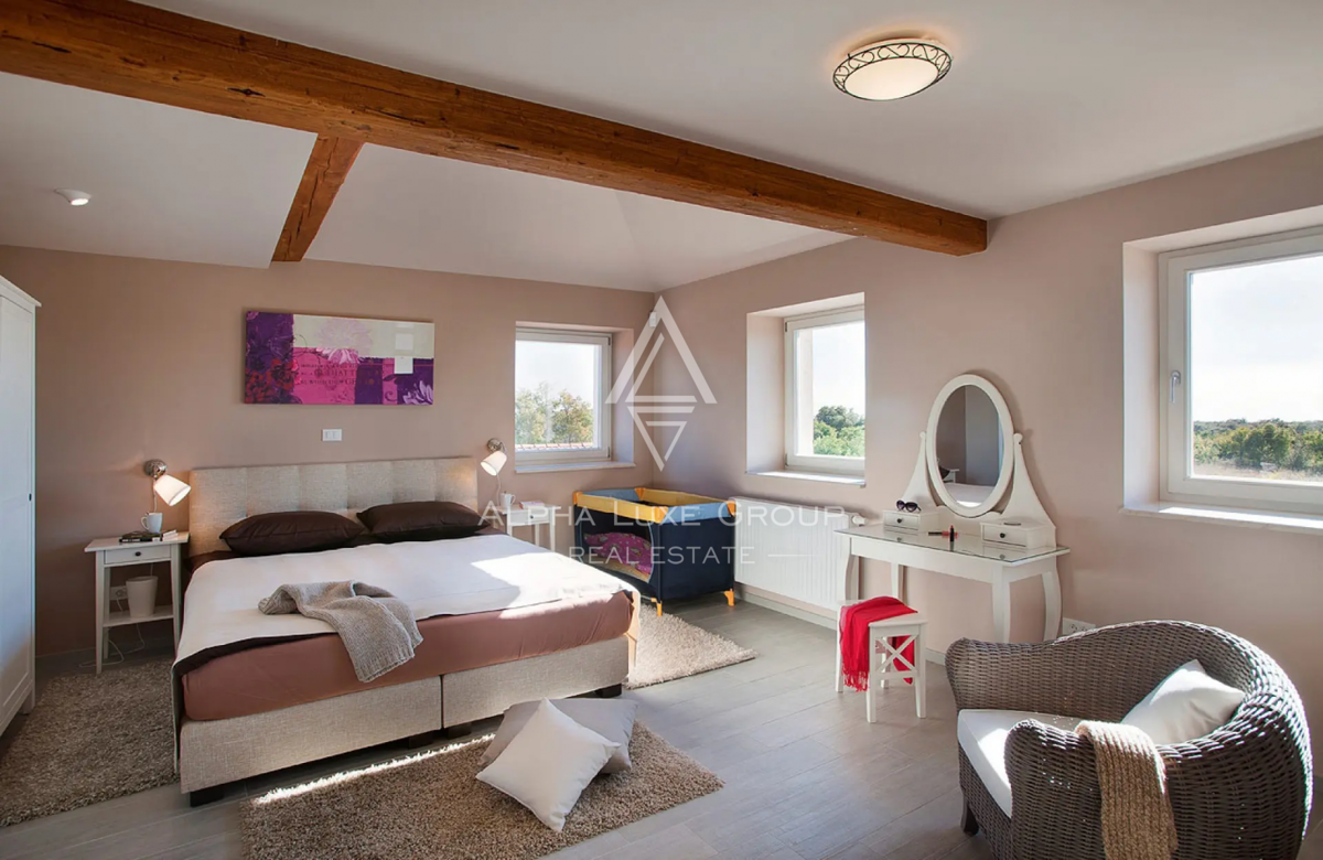 Istria, Svetvinčenat – Villa moderna con piscina