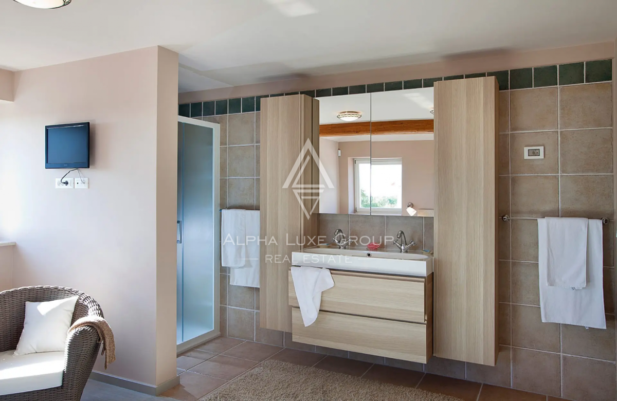 Istria, Svetvinčenat – Villa moderna con piscina