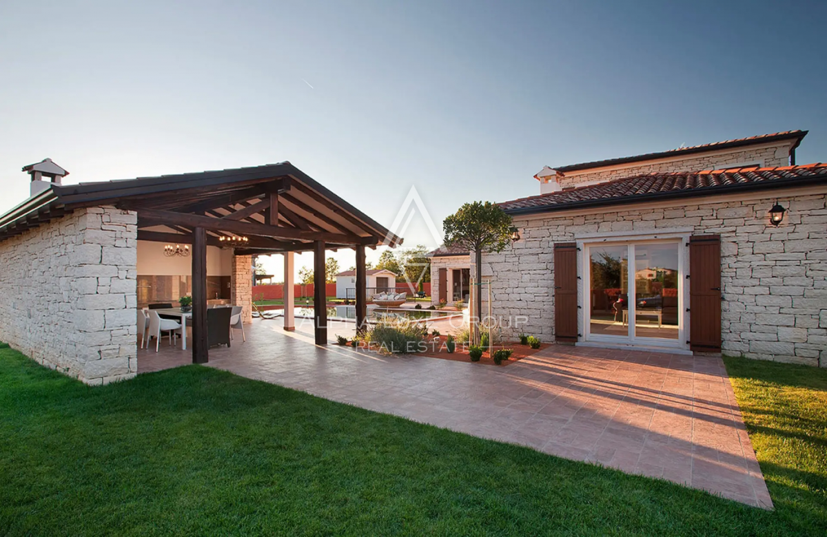 Istria, Svetvinčenat – Villa moderna con piscina